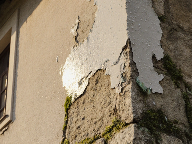 Historische Putze und Farben: Kalk, Leim und Silikat im Denkmalschutz